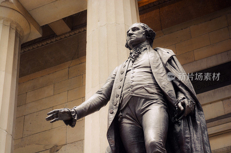纽约联邦大厅外的乔治·华盛顿雕像