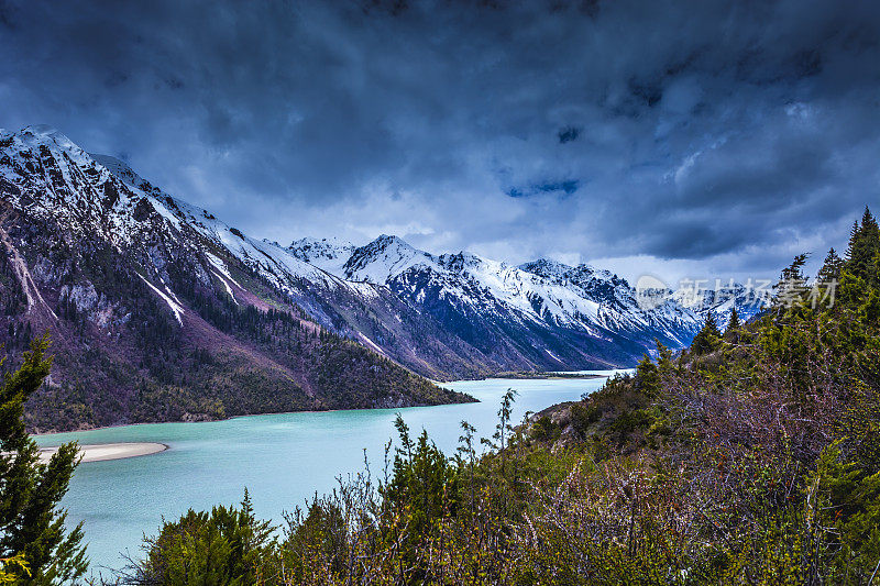 雪山湖