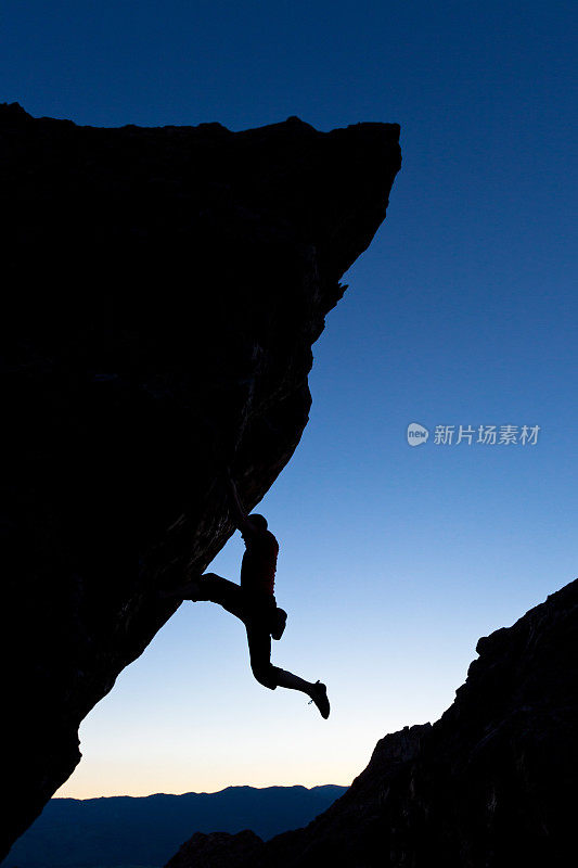 轮廓的登山者。