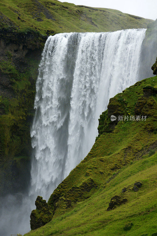 Skogafoss，冰岛中南部的一个瀑布。