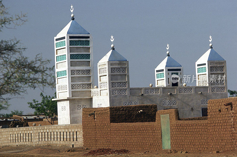 西非布基纳法索瓦希古亚附近的清真寺