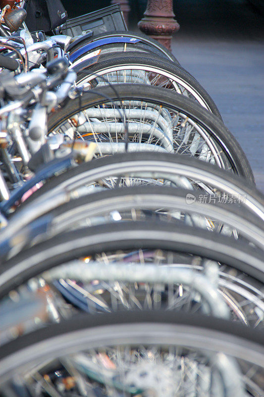 荷兰:阿姆斯特丹的自行车