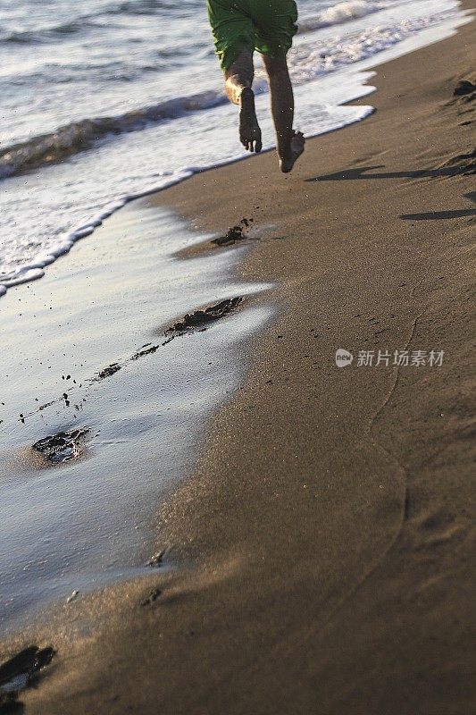 运行在海滩