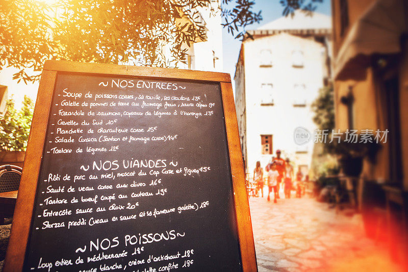 典型的游客餐厅菜单在Calvi，在科西嘉岛