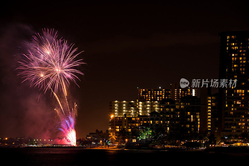 威基基海滩烟花