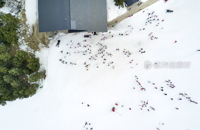 滑雪者鸟瞰图