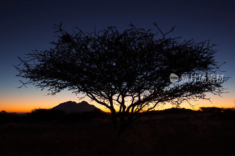 日落在Spitzkoppe