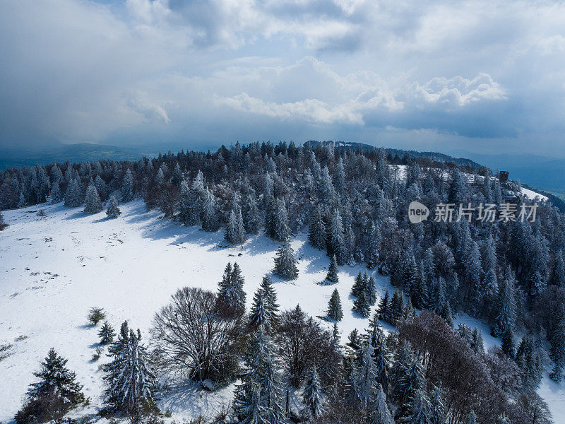 鸟瞰Mt.Salève周围的日内瓦