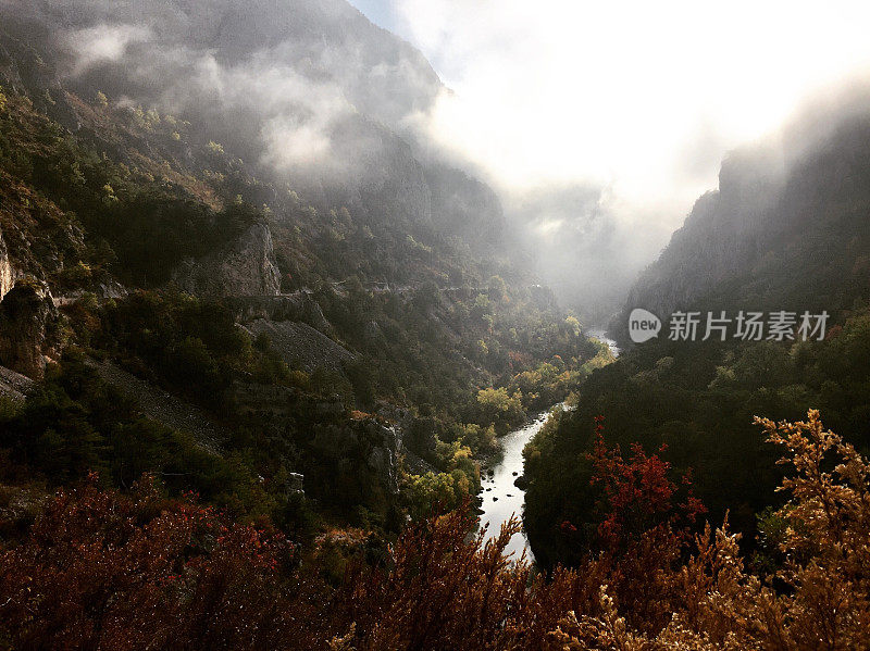 verdon峡谷的秋天早晨