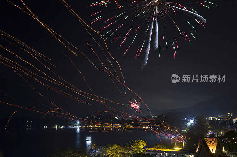 在新年前夕燃放烟花