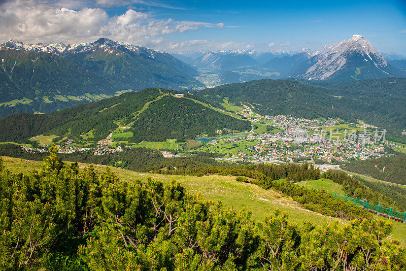 从Rosshütte在奥地利阿尔卑斯山周围的风景