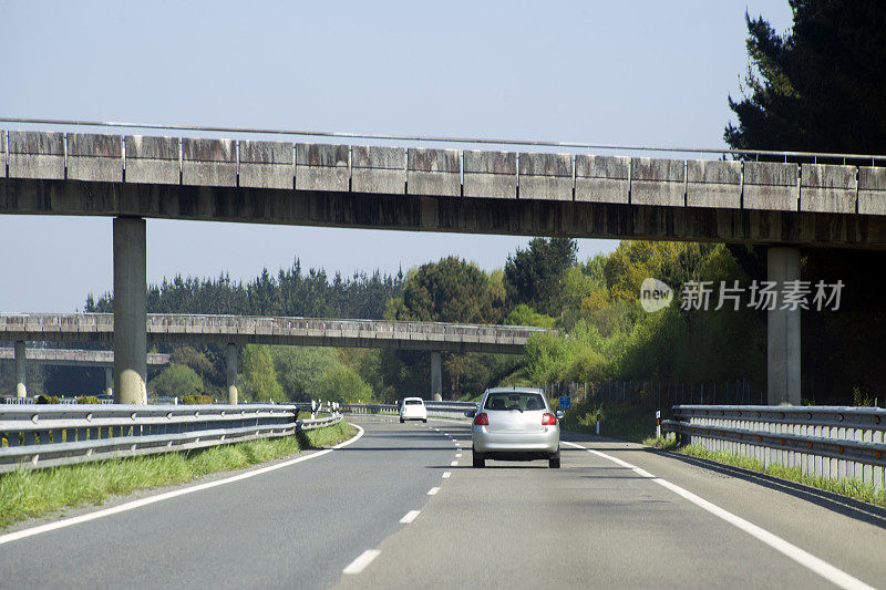 高速公路、人行天桥。