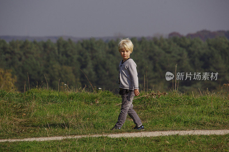 沼泽里的男孩