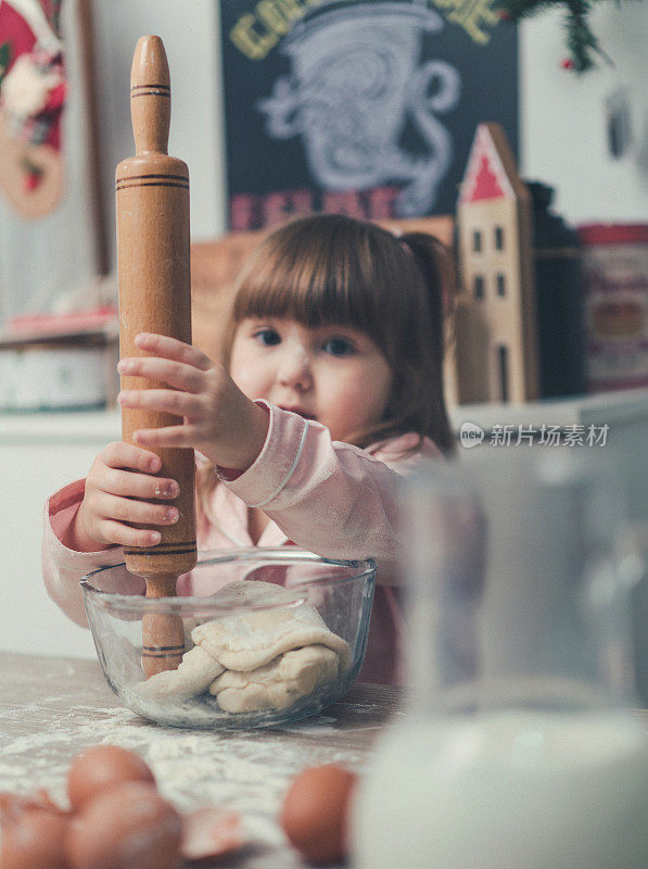 女儿是厨房里的好帮手