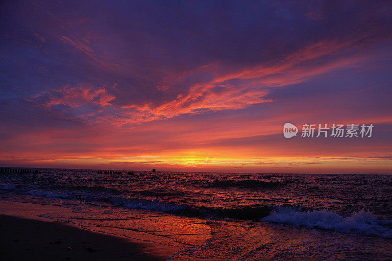 波兰波罗的海上的日落