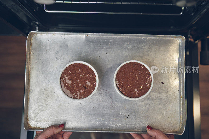 用烤箱烘焙巧克力蛋奶酥
