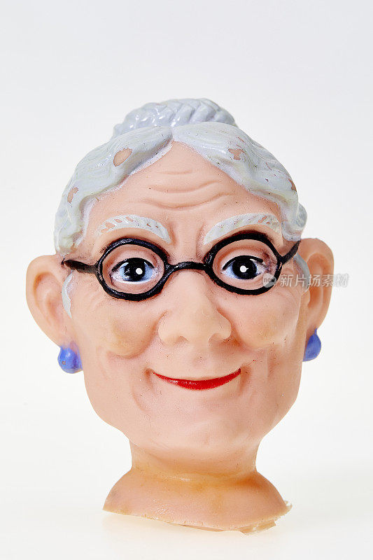 老式手指打孔木偶，戴着眼镜微笑的祖母，正面