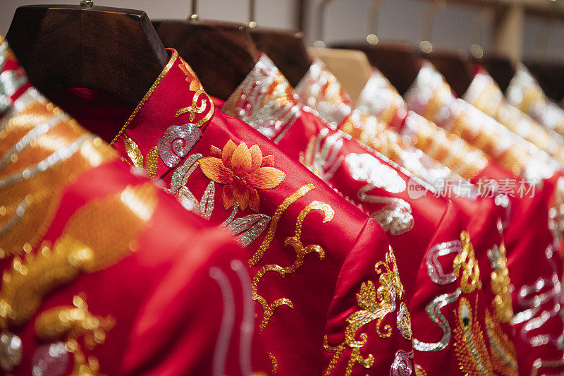 中国传统婚纱刺绣细节