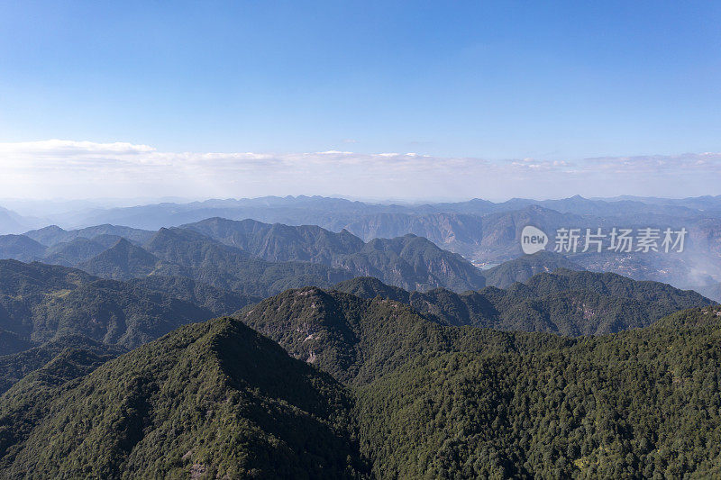 清晨的群山