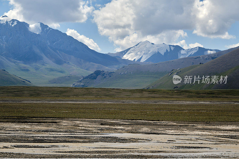 卡拉赛河在山区的河床