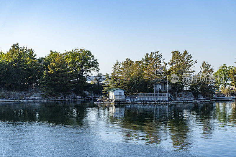 安大略湖上加纳诺克附近的千座岛屿之一