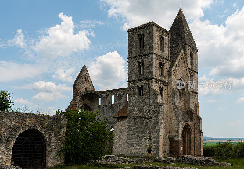 13世纪在Zsámbék的Premontre修道院教堂的废墟