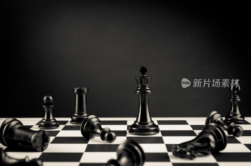 黑棋王在船上，领导和竞争