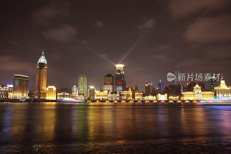 晚上的上海外滩