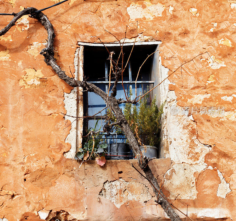 法国――鲁西永村的窗户