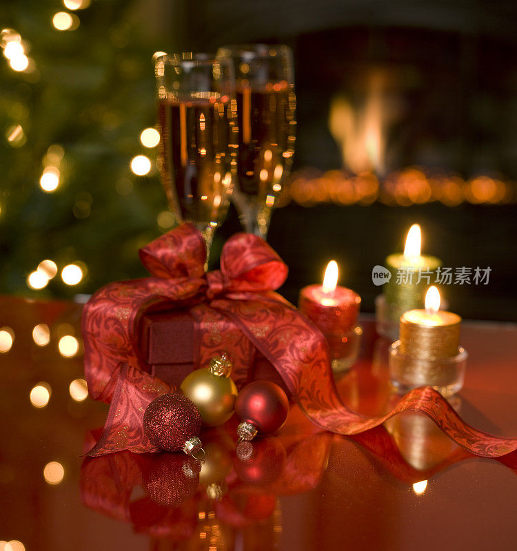 香槟圣诞和壁炉