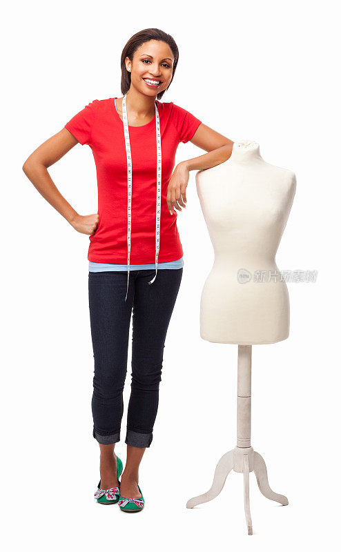 女时装设计师站在人体模型旁-孤立