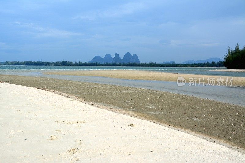 泰国董府海岸线上的拉贾曼加拉海滩