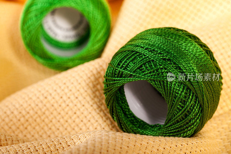 绿色棉衣,细绳