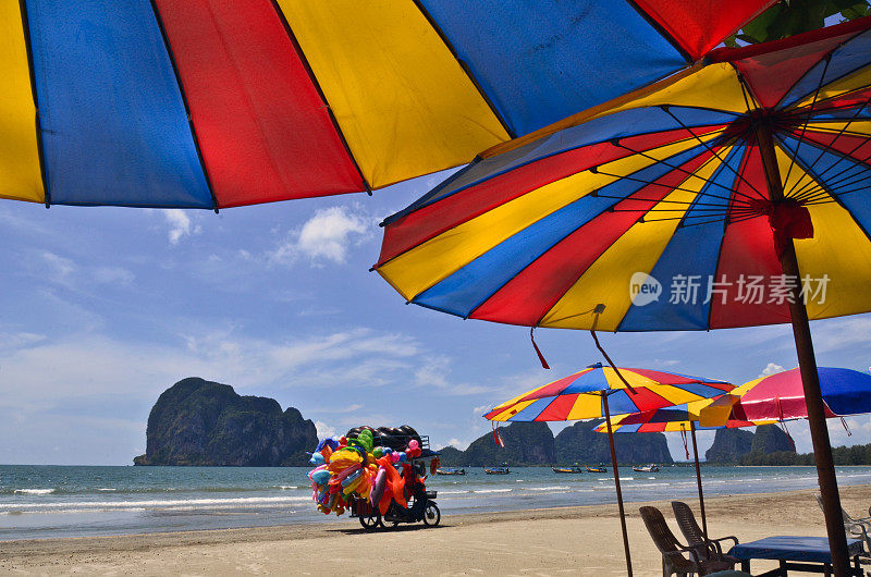 雨伞及沙滩小贩