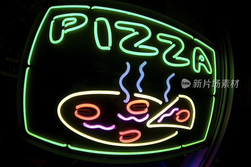 意大利披萨餐厅的热披萨片霓虹灯