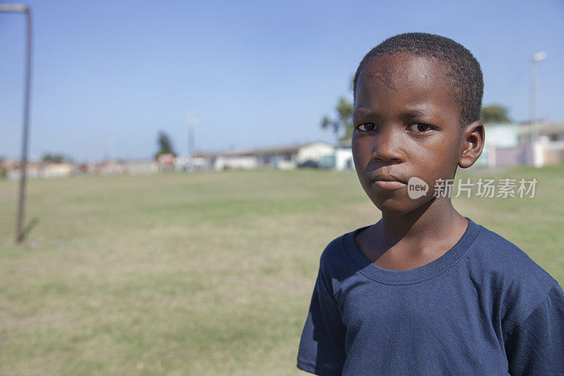 小男孩的肖像，Gugulethu，开普敦，南非。