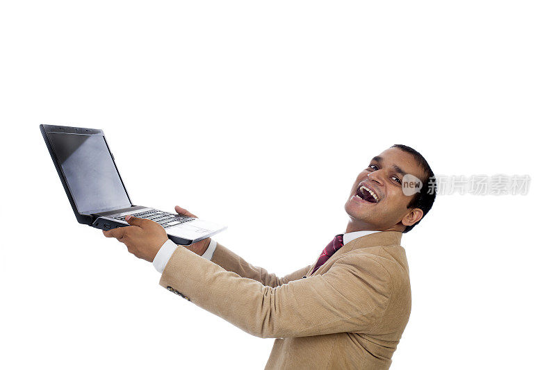 快乐的印度商人和他的笔记本电脑