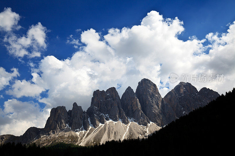 奥多尔峰(Dolomity，意大利)。