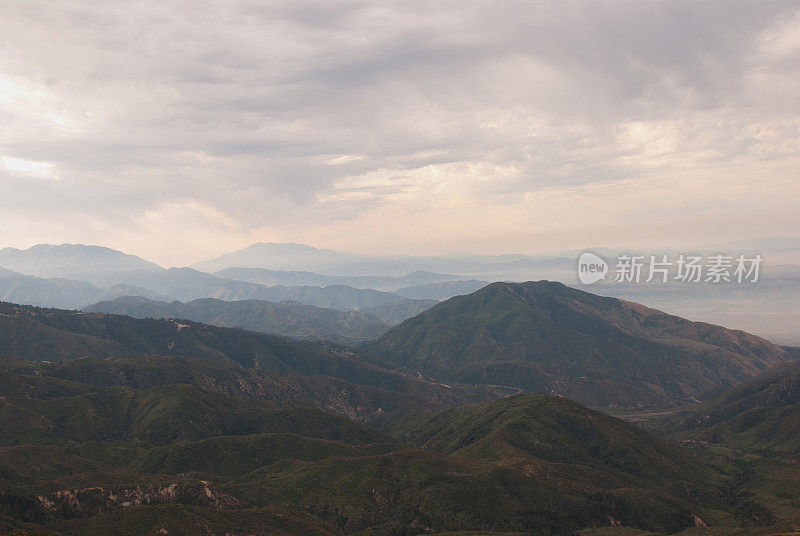 圣贝纳迪诺，加州环世界高速公路风景