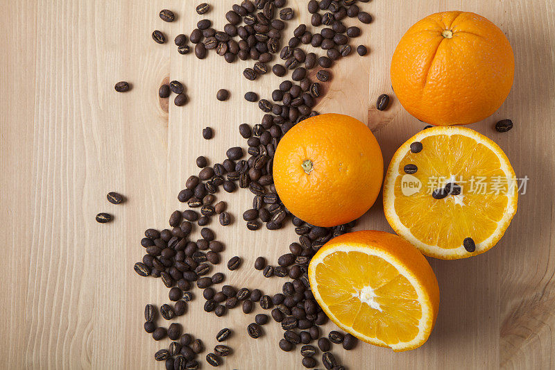 咖啡豆和橘子