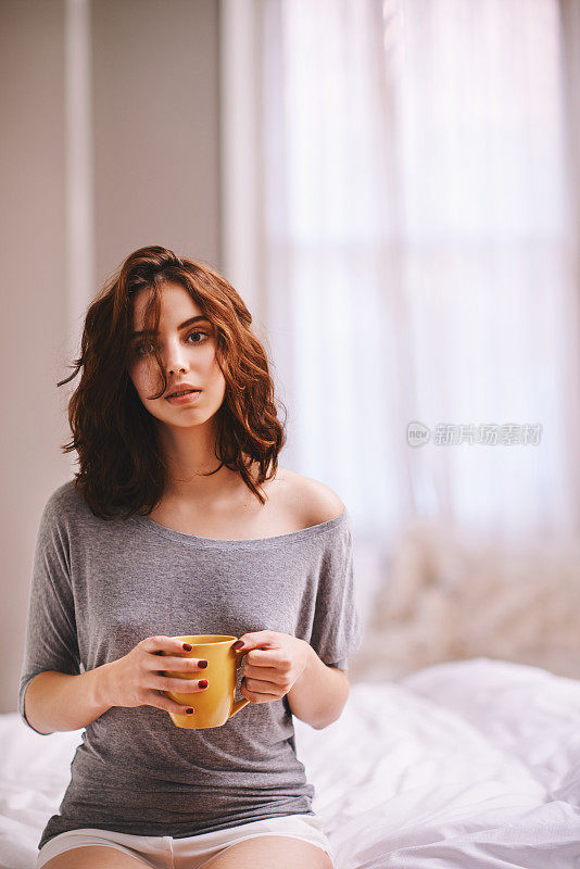 喝咖啡的时候，每个人都喜欢早起
