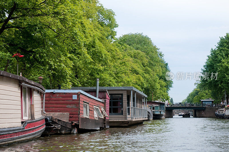 从运河船上看阿姆斯特丹