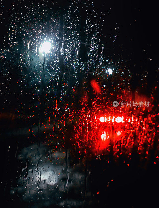 雨点和交通灯