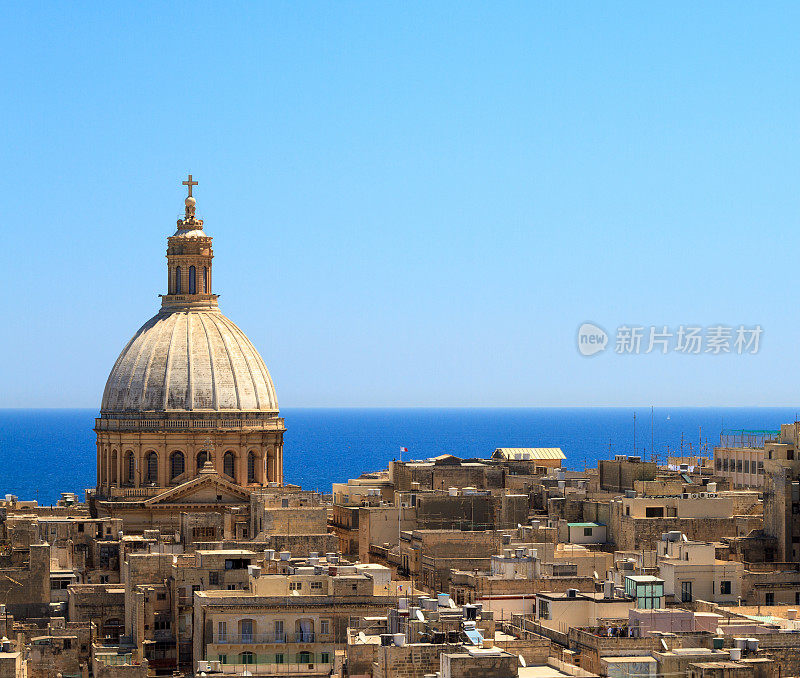 马耳他瓦莱塔:全景图和卡梅尔教堂的圆顶