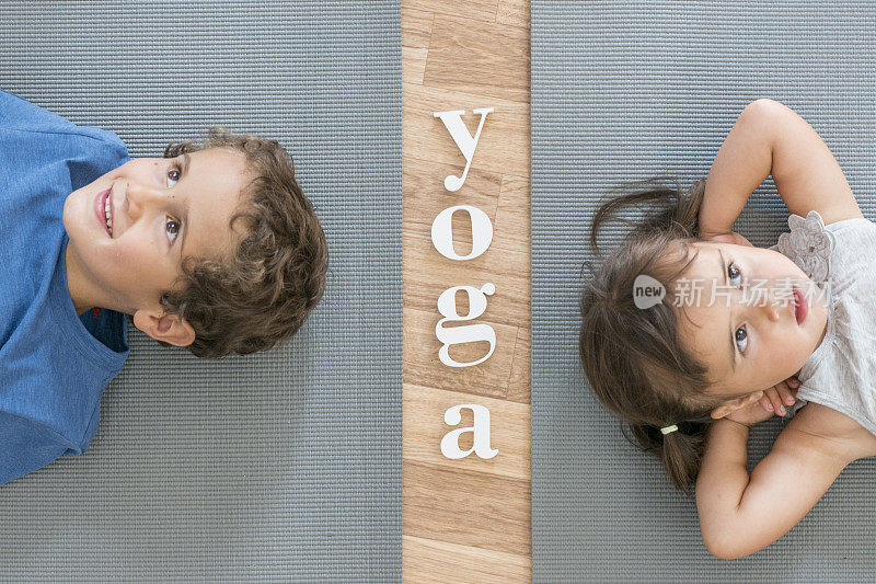 儿童学习瑜伽