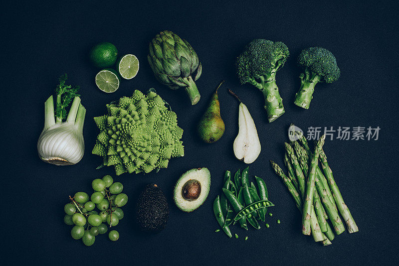 绿色的蔬菜从头上冒出来