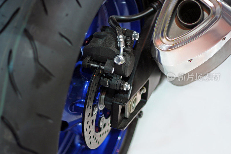 摩托车制动钳、制动器盘和排气装置