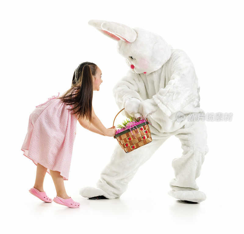 小女孩和兔子打架