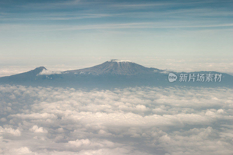 乞力马扎罗山的飞机