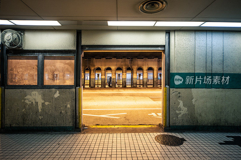 在城市的地下隧道